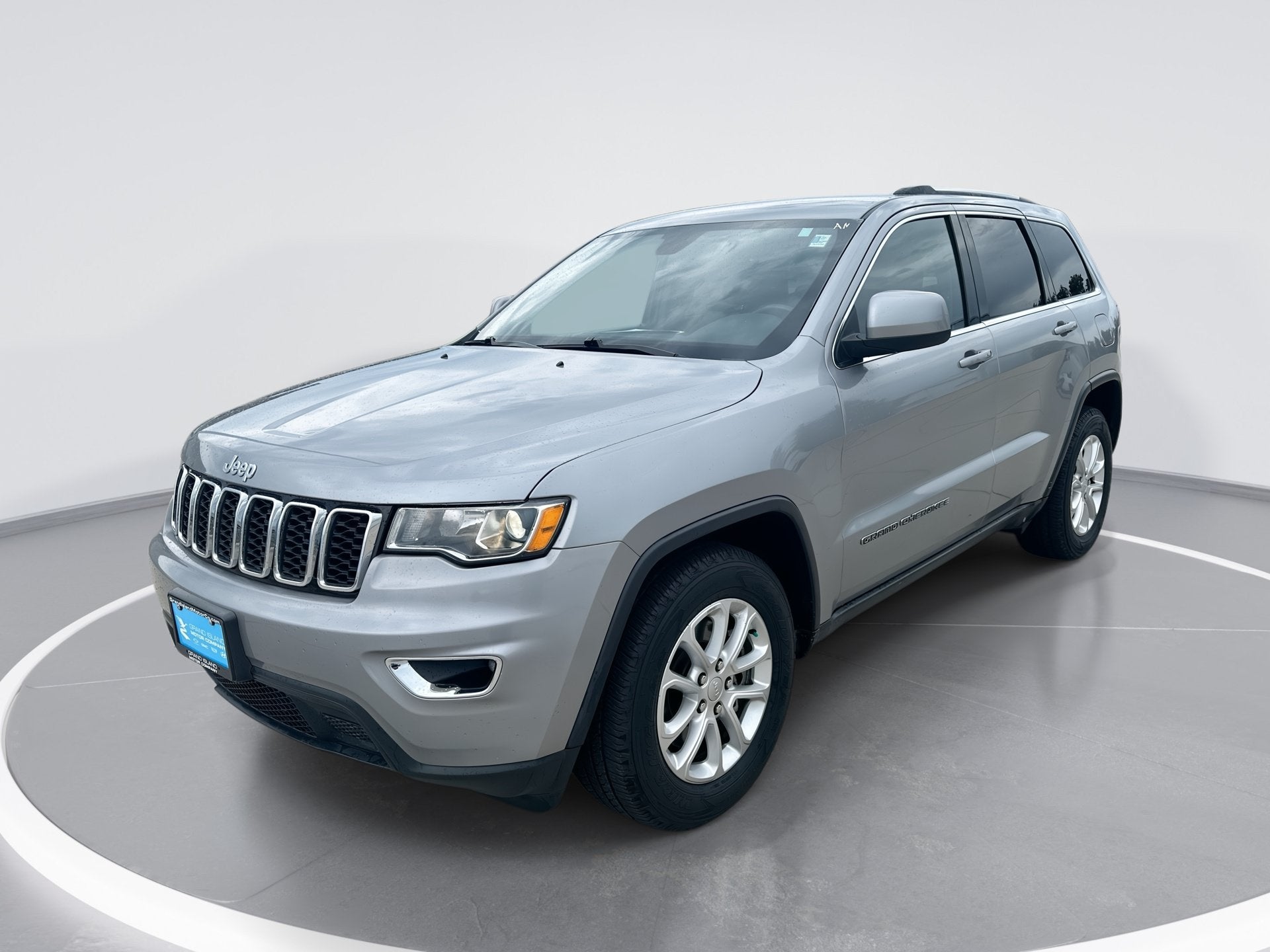 2021 Jeep Grand Cherokee Laredo E in Billet Silver Metallic Clearcoat — front three-quarter view