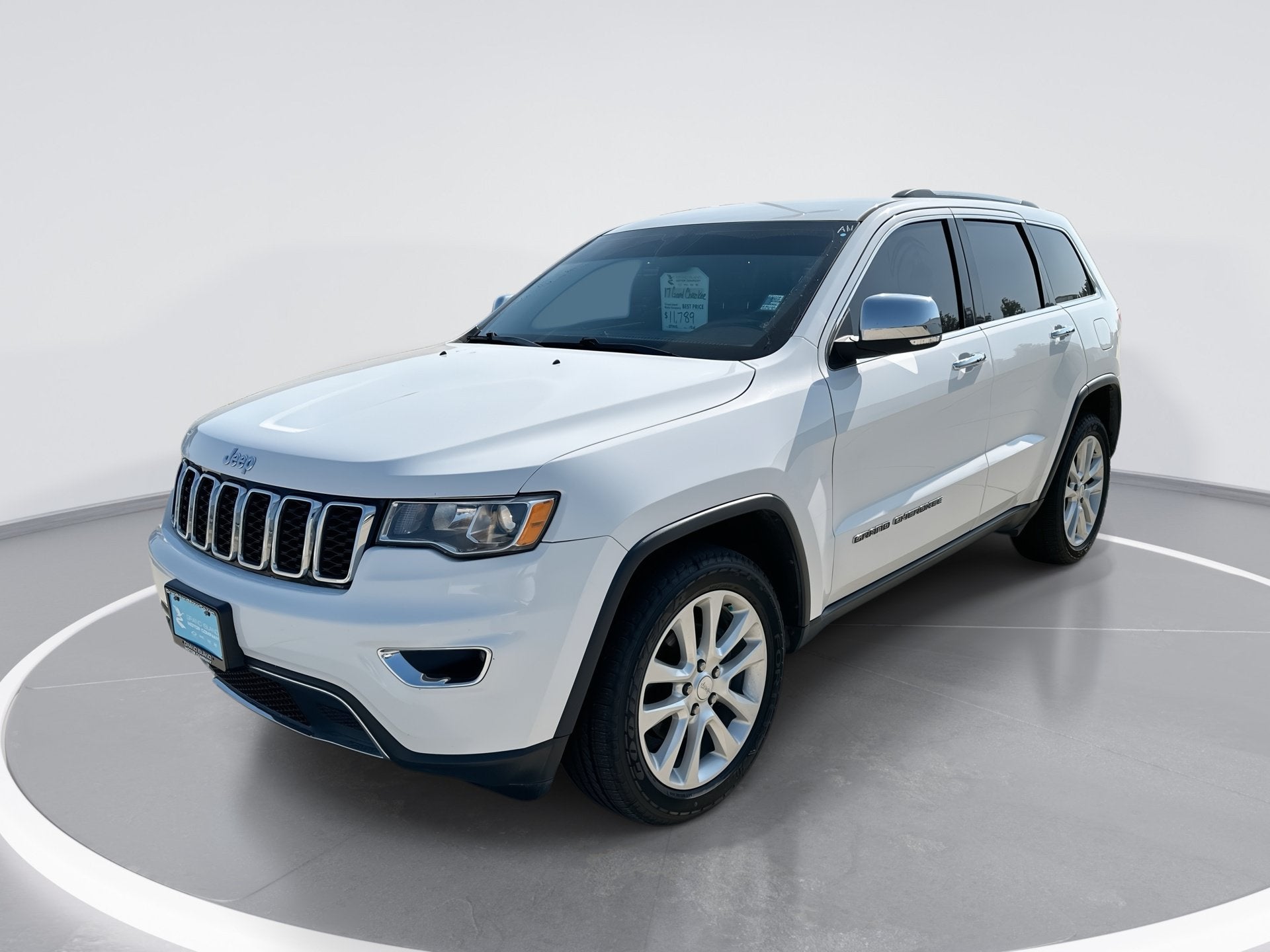 2017 Jeep Grand Cherokee Limited in Bright White Clearcoat — front three-quarter view