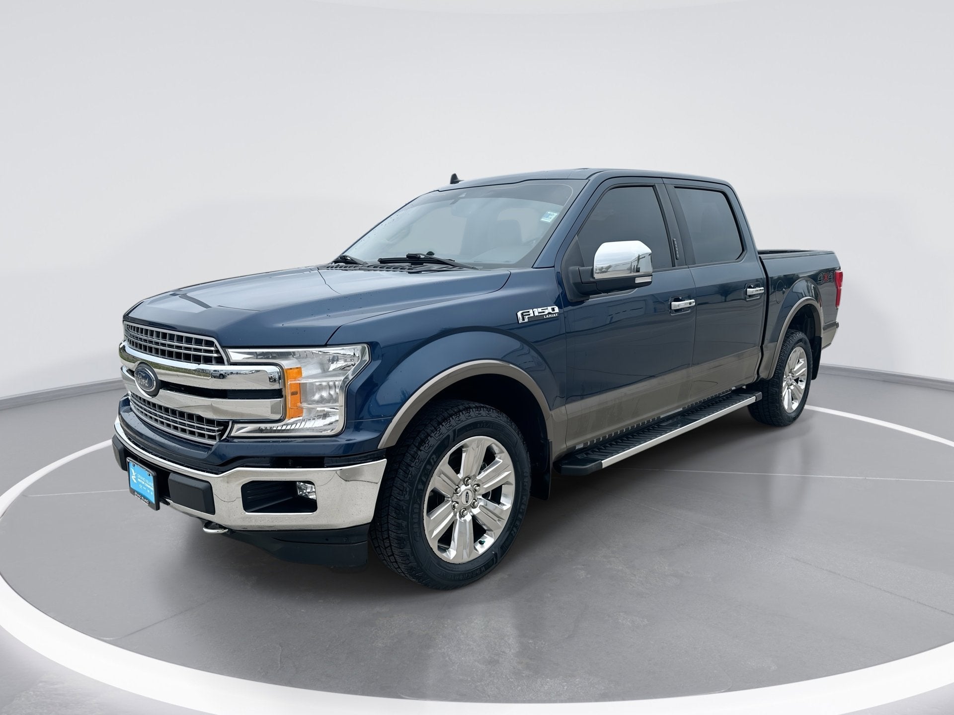 2020 Ford F-150 LARIAT in Blue Jeans — front three-quarter view